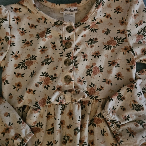 Daisy Fuentes Kids Dress with Cream and Floral Design - Picture 3 of 6